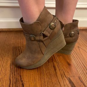 Ladies Wedges with buckles